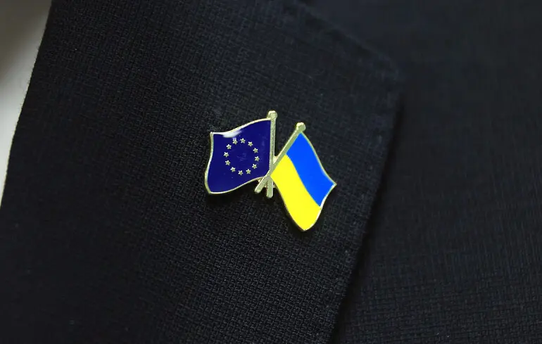 Половина українців вірять у процвітання України у ЄС через 10 років, але песимісти вказують на корупцію – КМІС