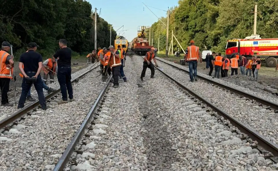 На Київщині відновили залізничне сполучення після вибухів