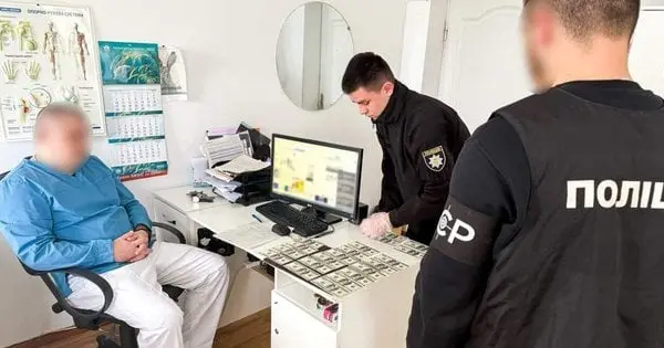 Суд оштрафував травматолога з Рівненщини за хабар від пацієнтки