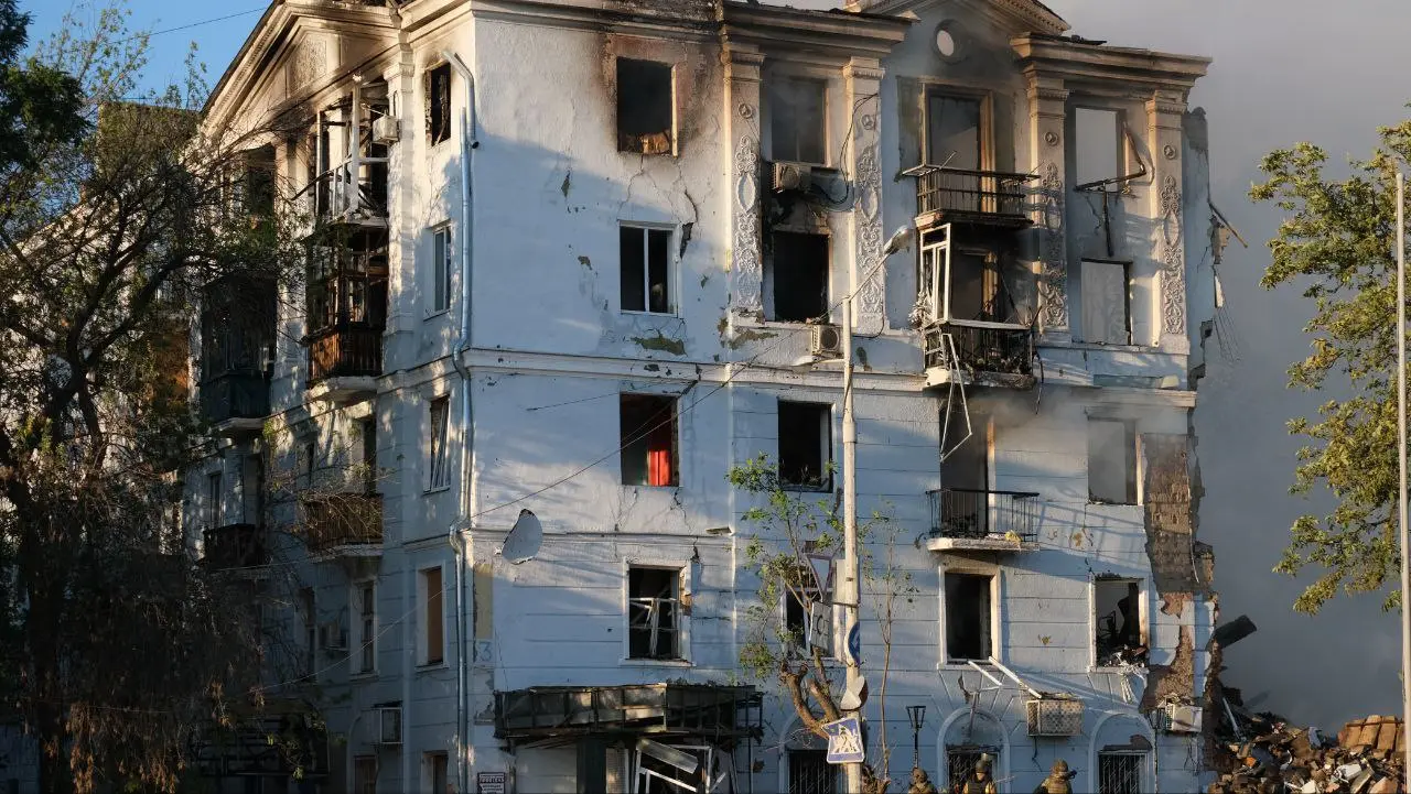 В Краматорске уже трое погибших из-за удара КАБом по пятиэтажке – фото