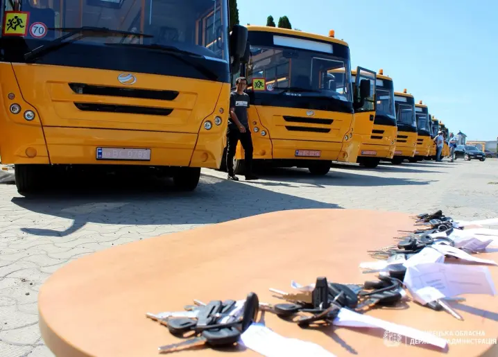 Мамаївська громада отримала новий шкільний автобус