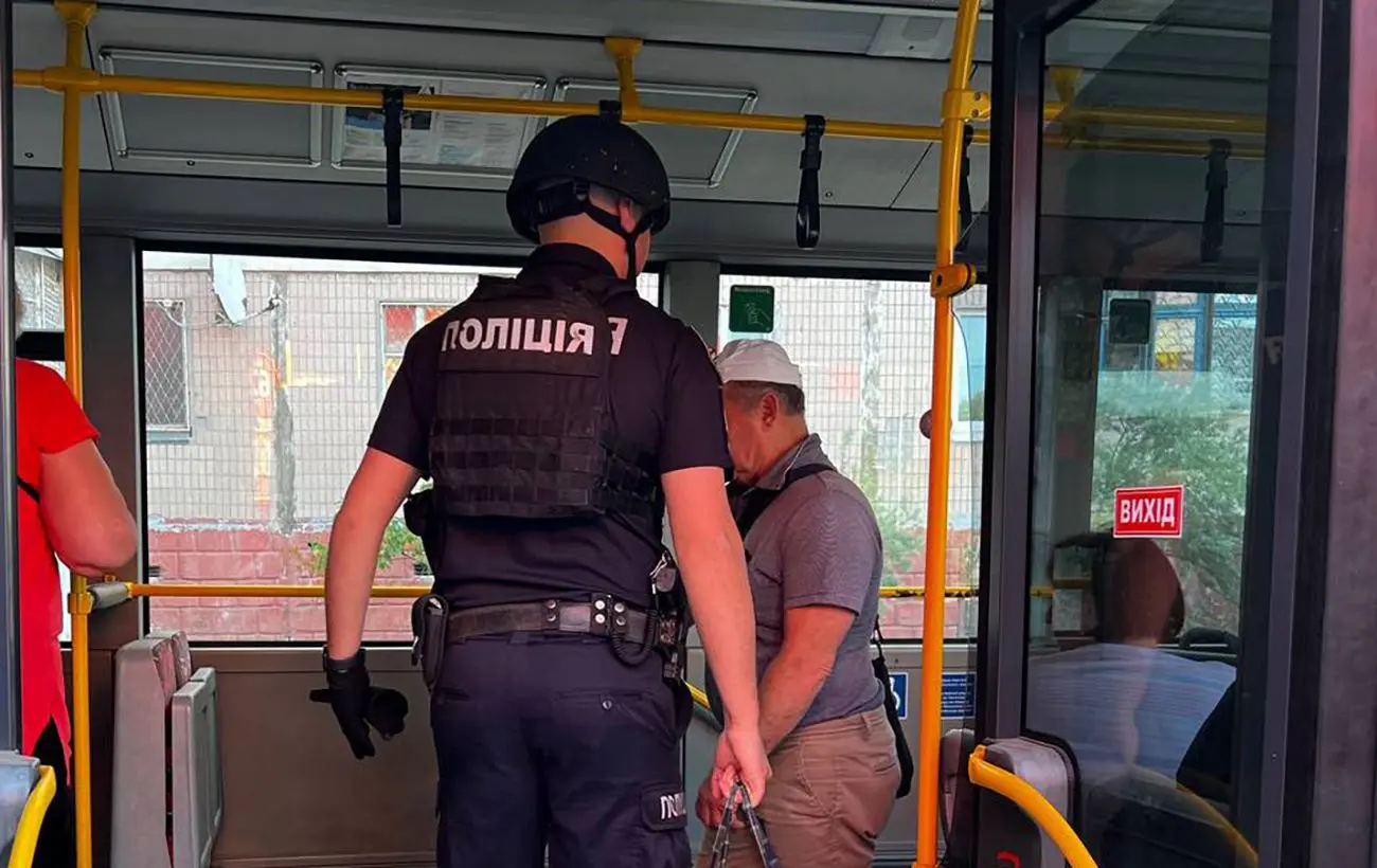 Російський удар по автобусу біля Херсона: загиблі та поранені