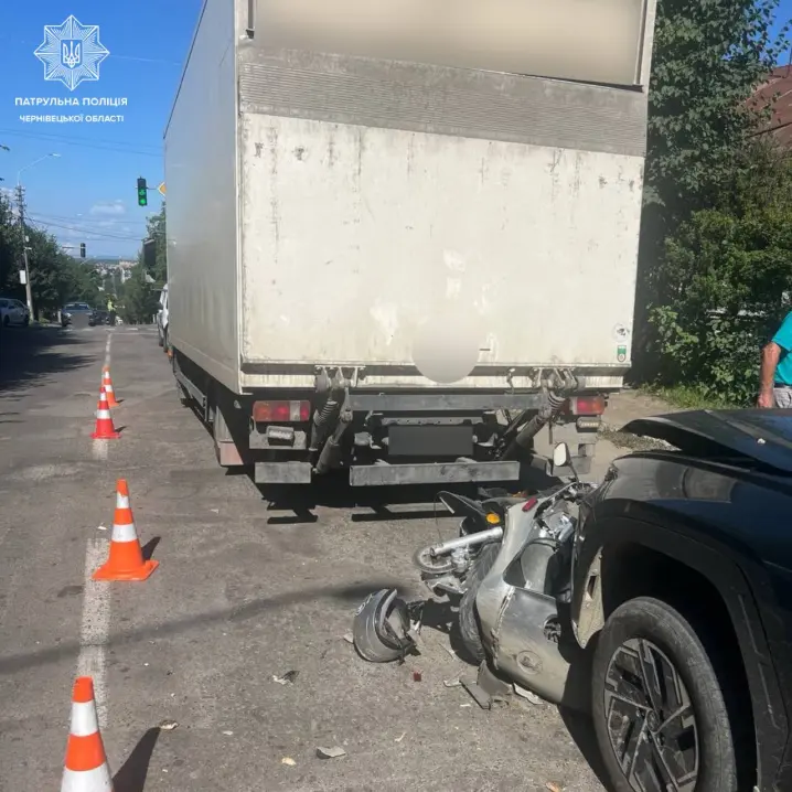 У Чернівцях на вулиці Сторожинецькій сталася ДТП, є потерпілі