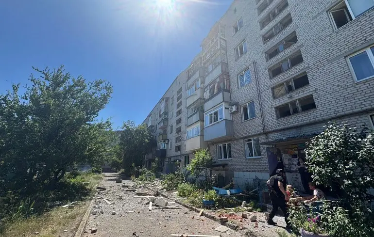 Росія масовано завдала ударів по одному з міст Донецької області: є загиблі та багато поранених