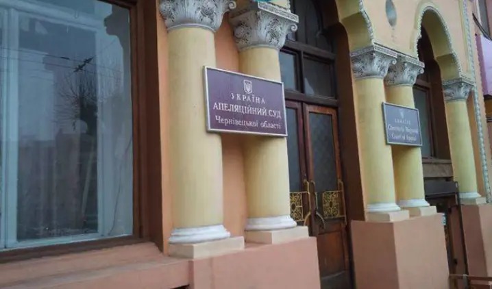 Апеляційний суд у Чернівцях підтвердив вирок батькові за систематичне зґвалтування доньки