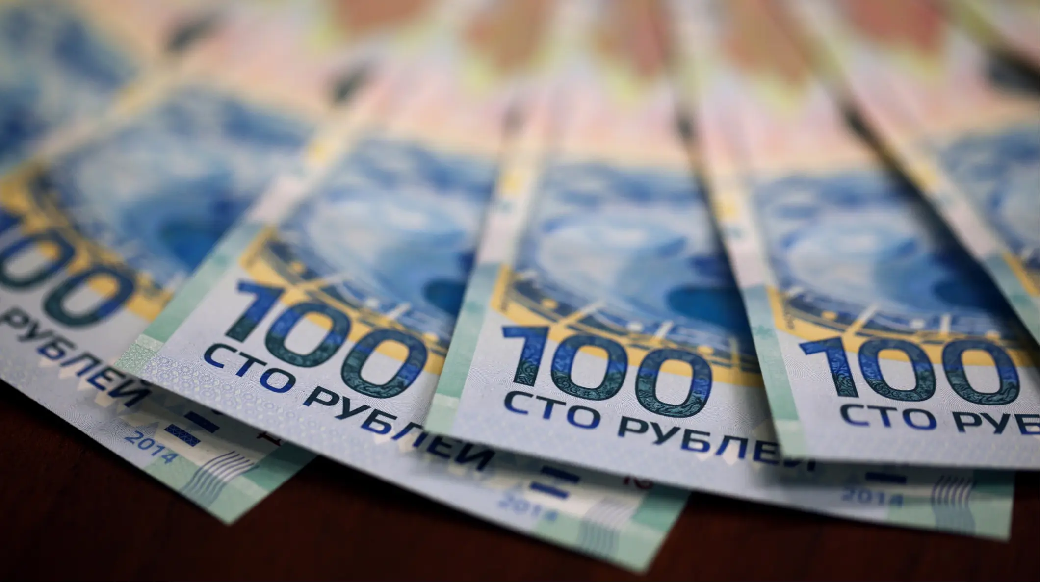 Від росіян, які втекли від війни до Казахстану, зажадали виплатити податки у РФ за два роки