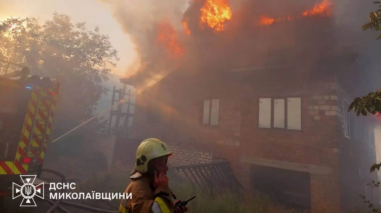 На Миколаївщині вирує понад 50 пожеж, вогонь дістався до обласного центру