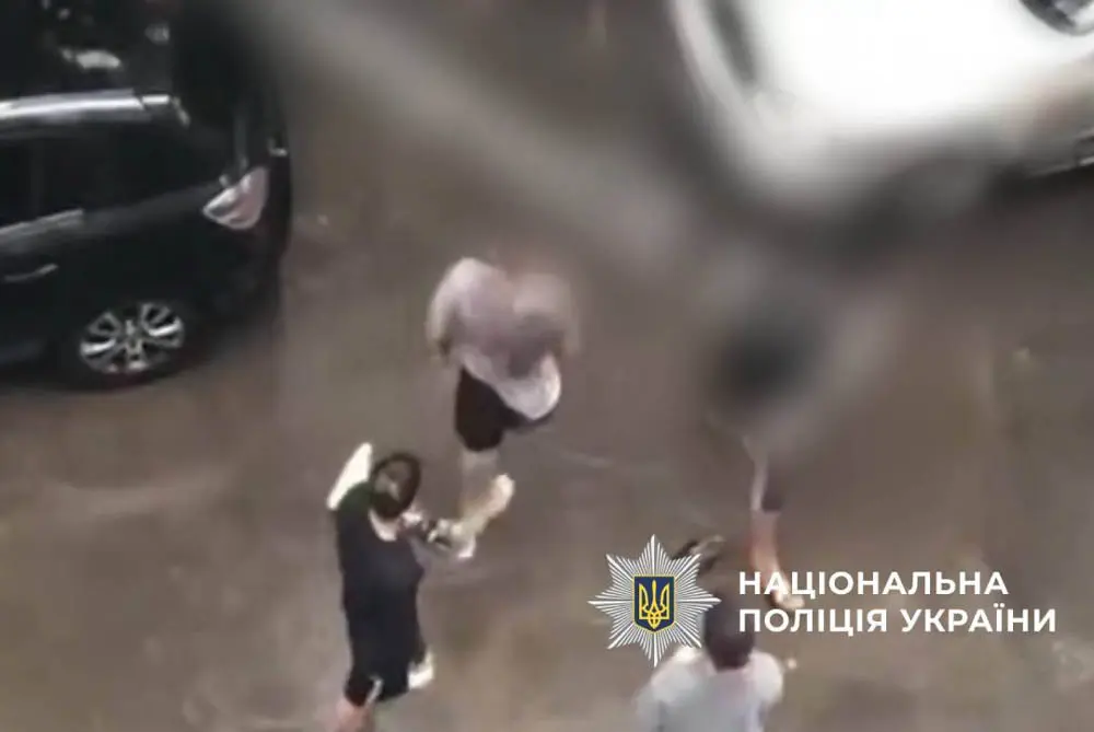 У Харкові чоловік вистрілив з травмата у ветерана ЗСУ з протезом та побив його (відео, фото)