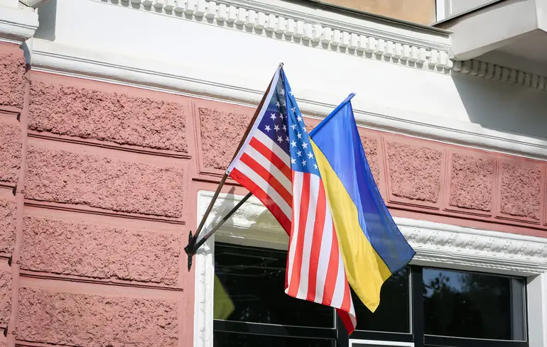 Суд США наказав відновити розгляд імміграційних заявок. 187 тисячам українців більше не загрожує депортація? — Forbes
