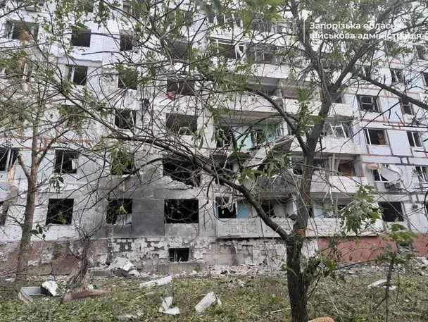 Росія атакувала багатоповерхівку в Запорізькій області: є жертва