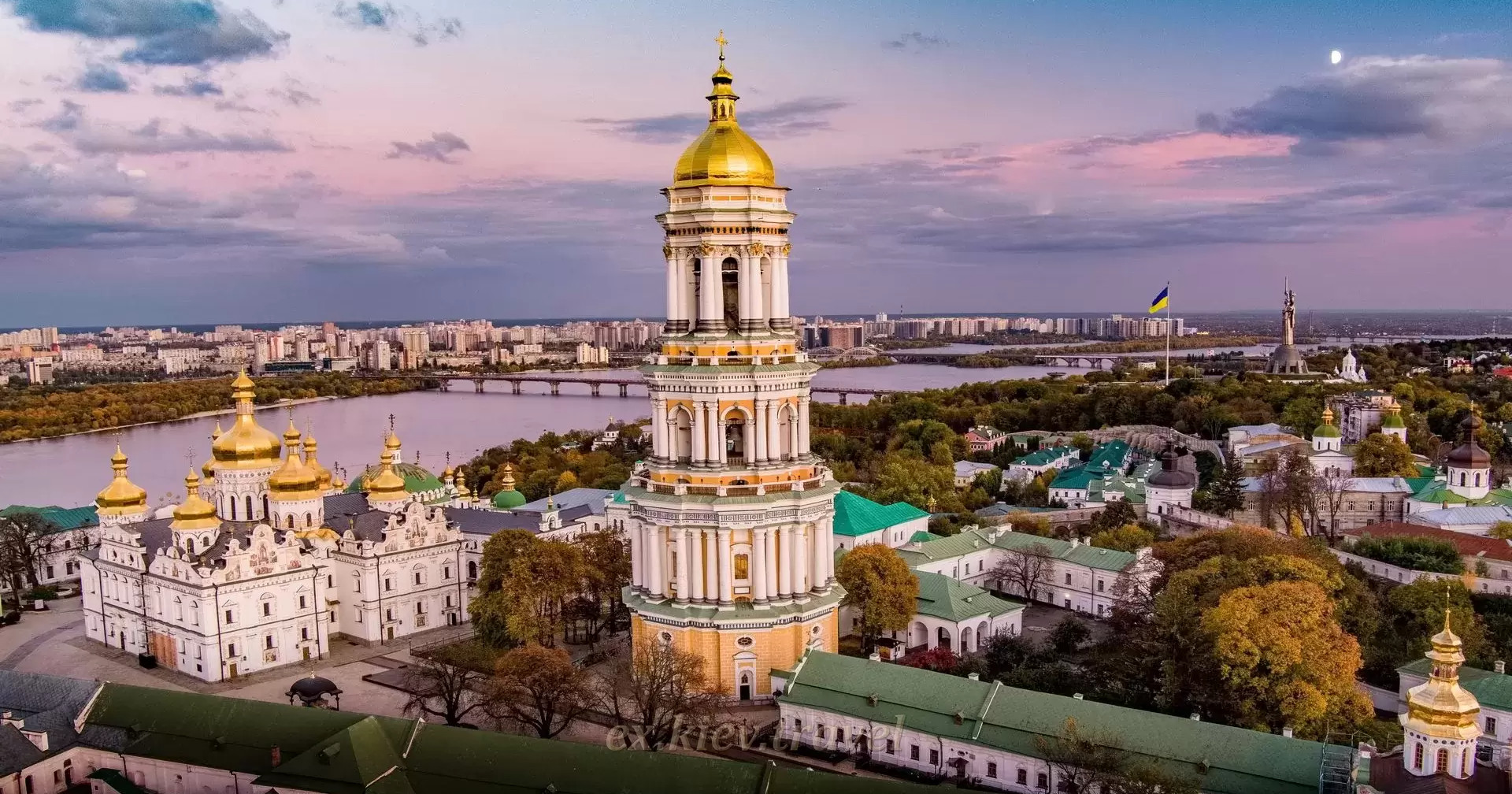 Керівника Лаври звільнили через кав’ярню у заповіднику та непогоджений ремонт – Мінкульт