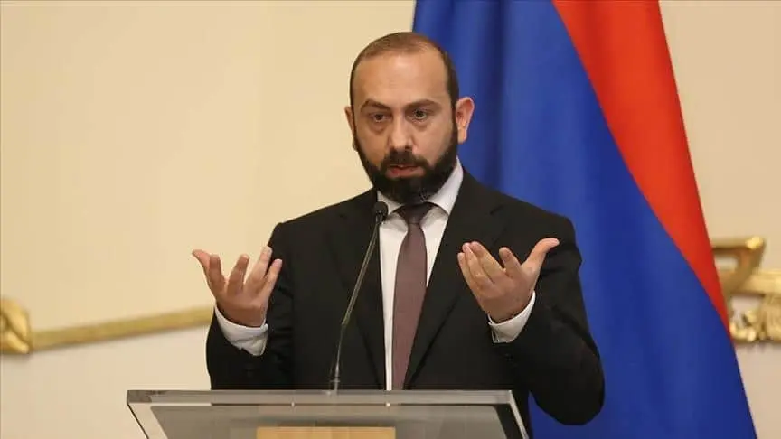 Глава МЗС Вірменії вимагає у Лаврова не втручатись у внутрішні справи його країни