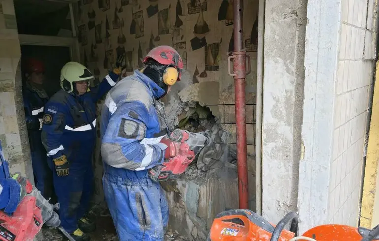 У Києві 82 поранених унаслідок ударів РФ: вдалося врятувати чоловіка з-під завалів будинку