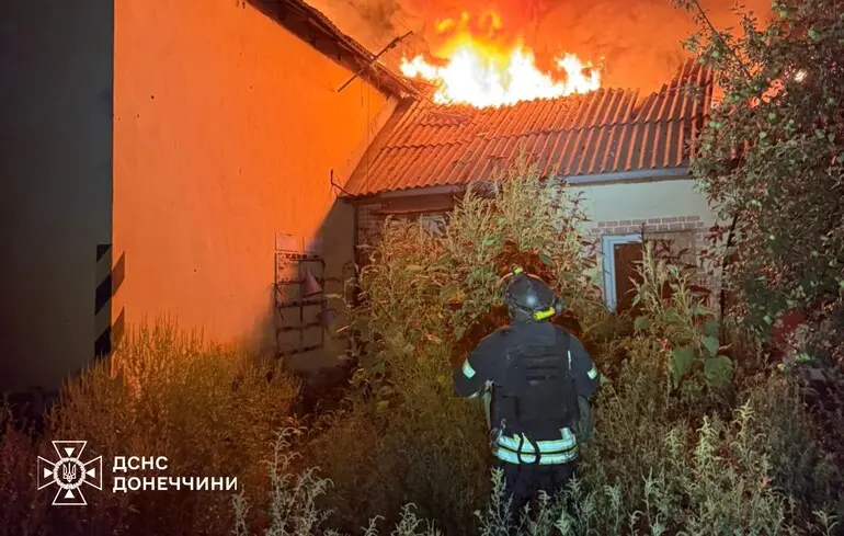 Обстріли Донеччини: призупинено рятувальні роботи, є жертви