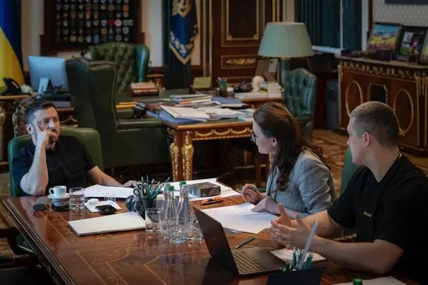 Перші кроки нового уряду: Зеленський провів нараду зі Свириденко та Федоровим