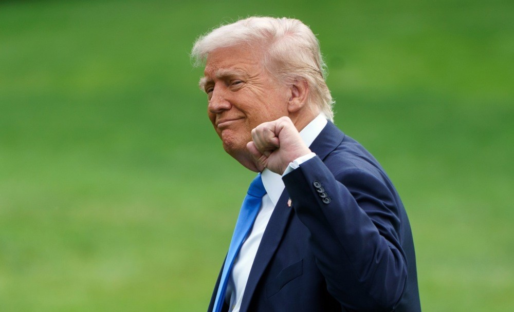Трамп вылетел на Аляску на встречу с Путиным – видео