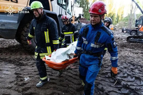 Двоє школярок та їхня мати загинули в Києві від ракетного удару РФ