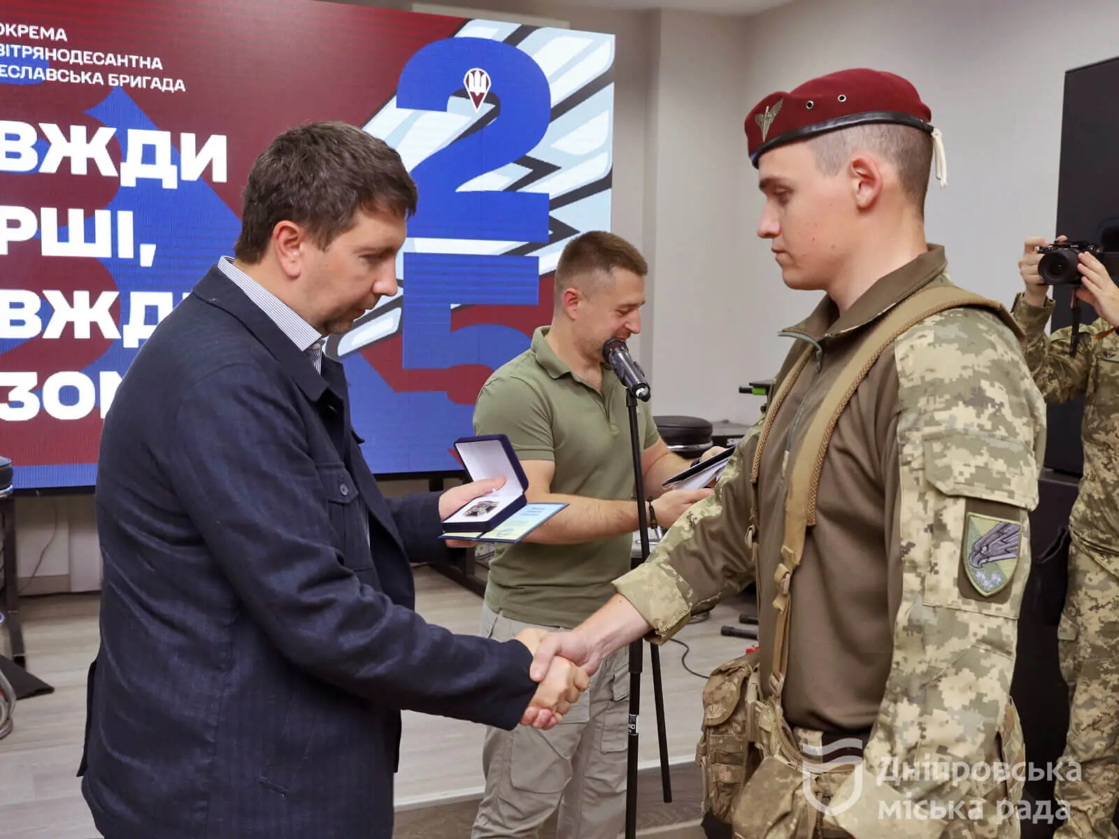 Дніпро привітав 25-ту Січеславську бригаду. Захисники представили унікальні інноваційні розробки та отримали нагороди