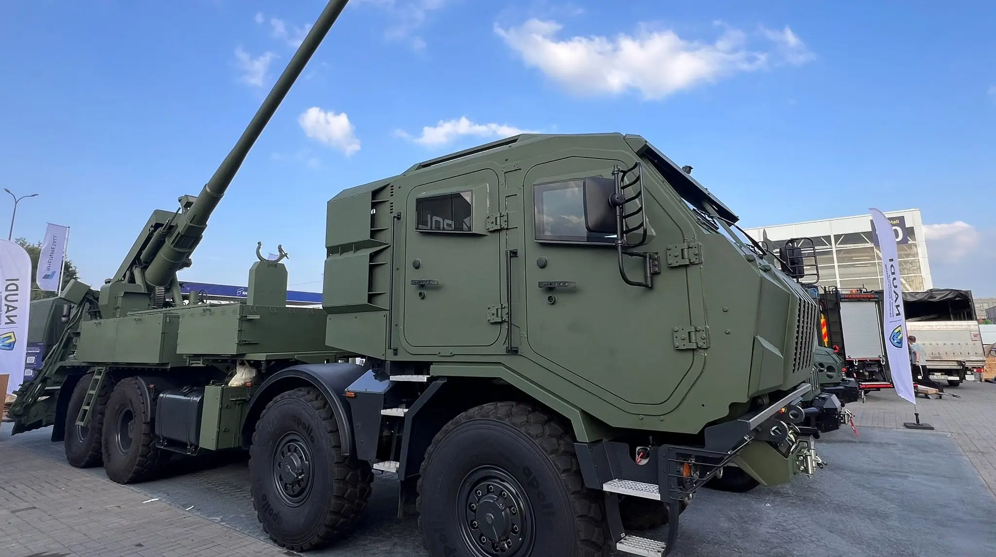 Україна розробляє нові модифікації САУ "Богдана" на іноземних шасі