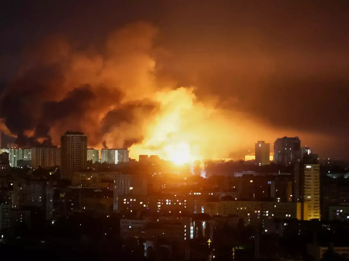 Опускаються руки: зірки відреагували на нічну атаку на столицю України