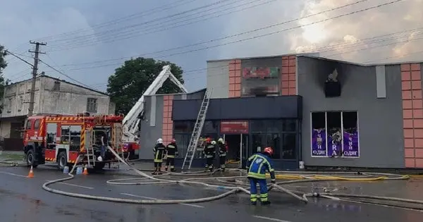 У Радехові спалахнула масштабна пожежа в місцевому супермаркеті