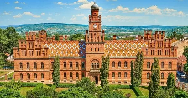 До 150-річчя закладу створять парфуми із запахом Чернівецького університету