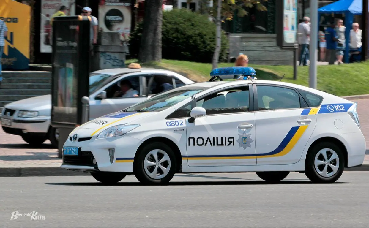 У Києві патрульні супроводили авто з немовлям, яке почало задихатися