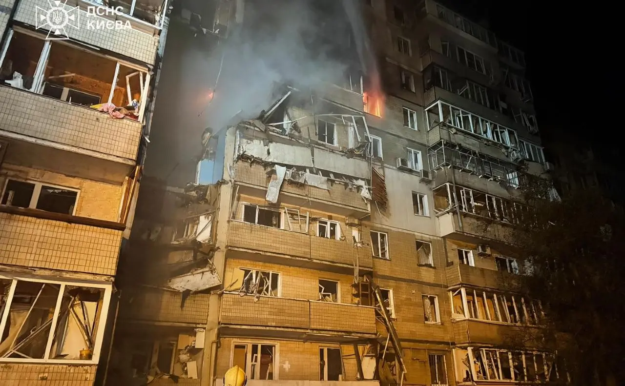Вагітній жінці, що постраждала від атаки на Київ, викликали пологи: лікарі рятують її та малюка