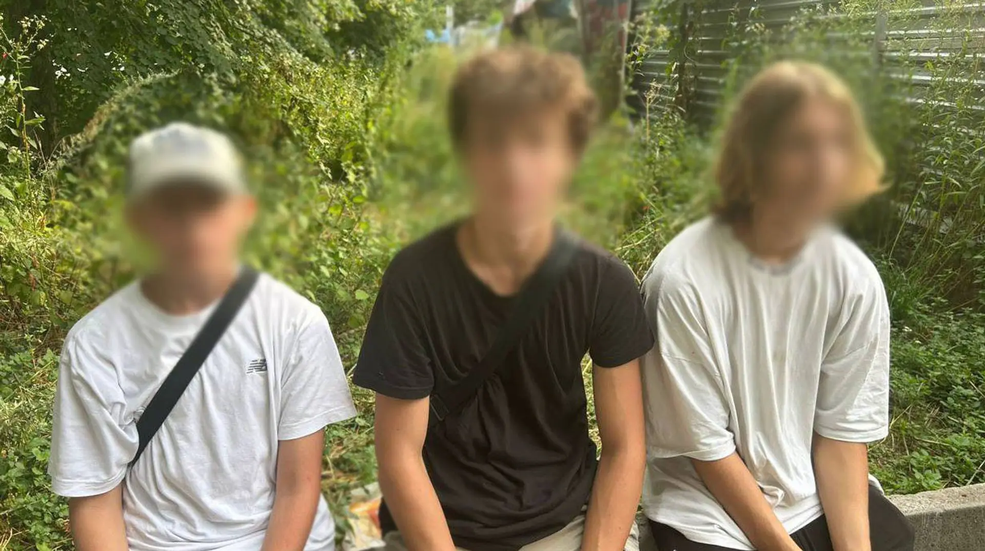 "Заради розваги": у Києві троє школярів залізли на верхівку будівельного крана