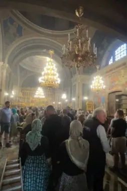 Прихожани УПЦ відбили назад кафедральний собор у Чернівцях