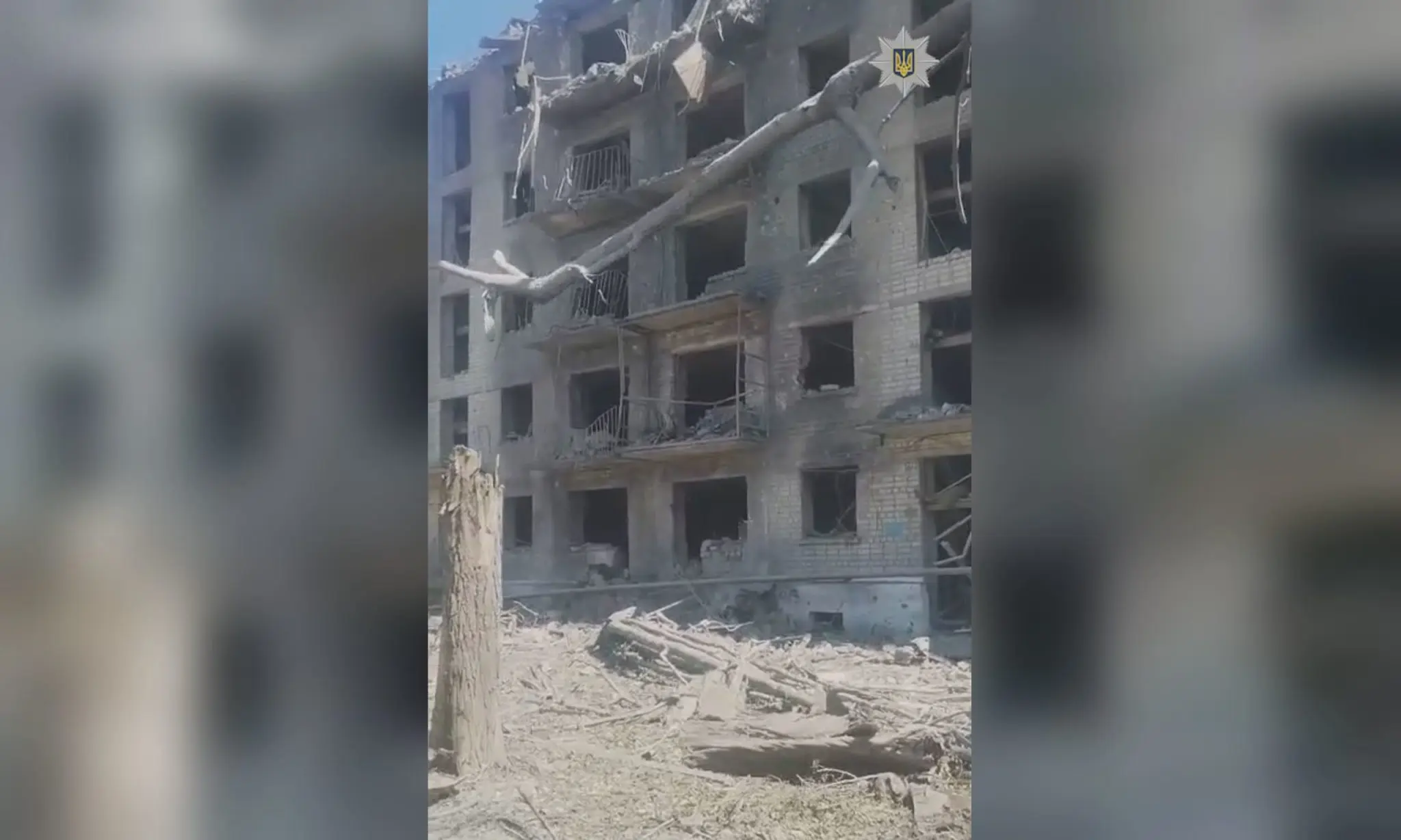 По Куп’янську вдарили КАБами: під завалами будинку можуть бути люди (відео)
