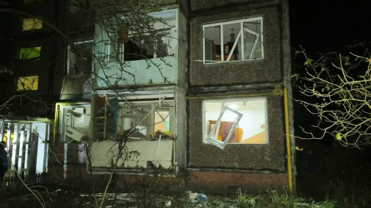 РФ вночі атакувала Чернігів: четверо поранених, під завалами ще можуть бути люди