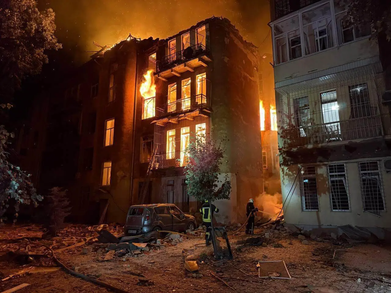 Війська рф масовано обстріляли дронами Харків та Одесу: є постраждалі