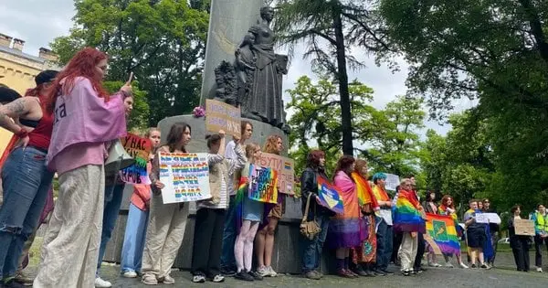 ЛГБТКІ+ спільнота провела перший прайд у Львові (фото, відео)
