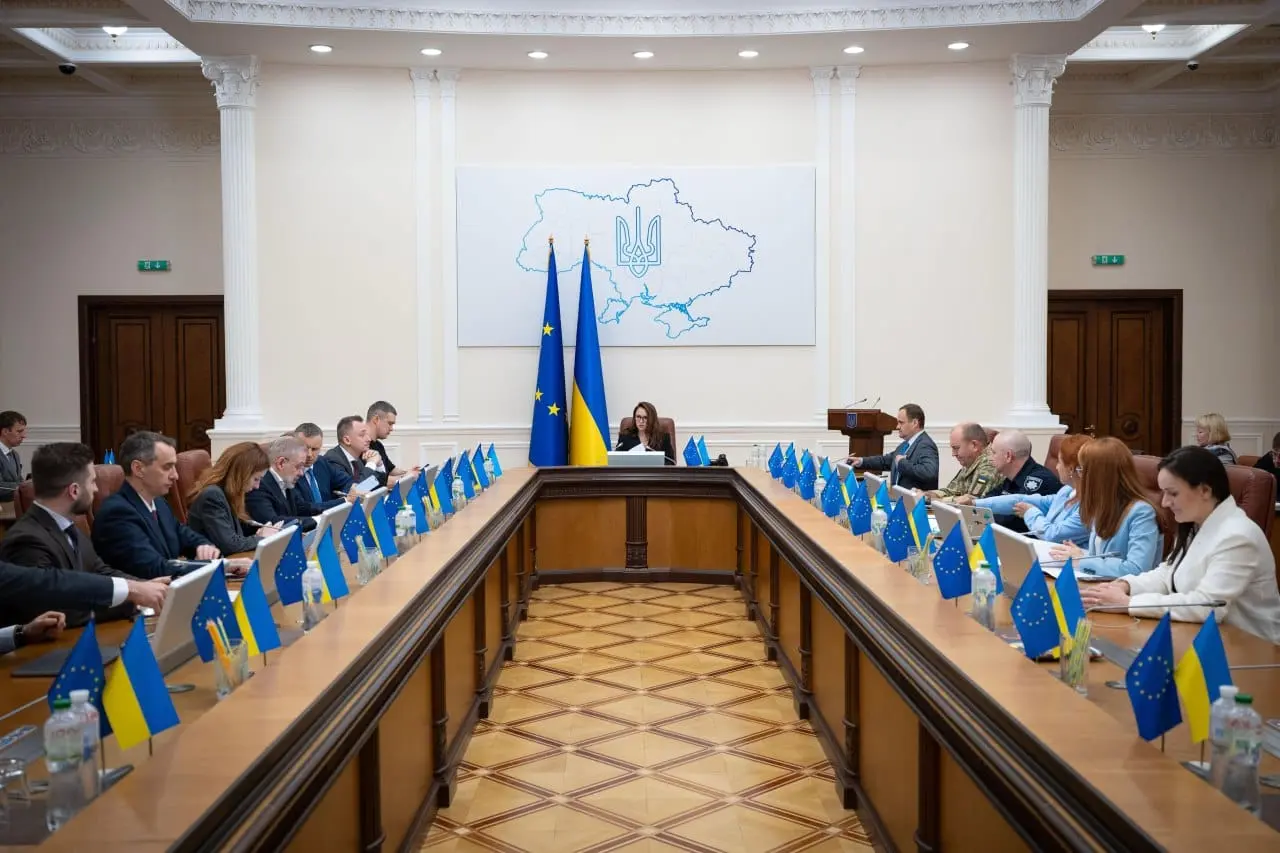 Кабмін відкрив кордон для чоловіків віком до 22 років, – Свириденко