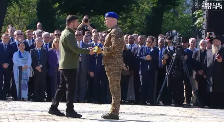 Чернівецький підрозділ Нацгвардії отримав від Президента стрічку до Бойового прапора