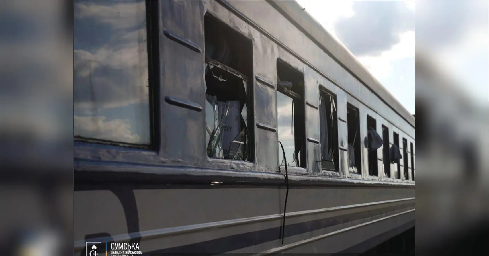 Окупанти вдарили по вокзалу у Сумах: пошкоджено поїзд
