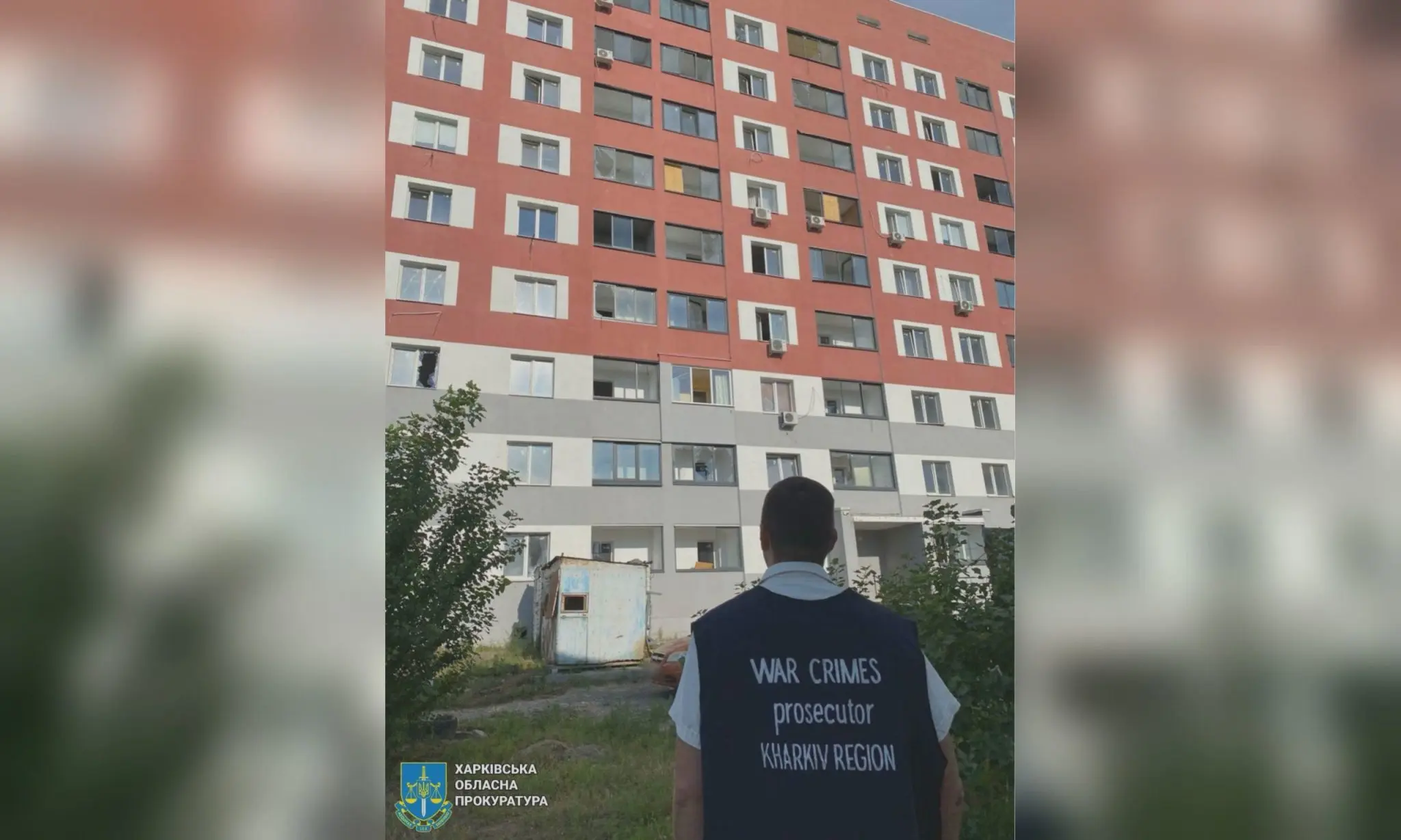 Фото обстріляної багатоповерхівки в Київському районі показали у прокуратурі