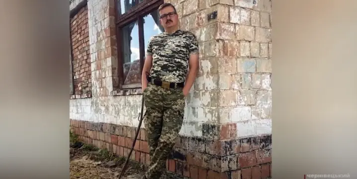 Тримав у руках камеру, а потім зброю: Чернівці попрощалися з телеоператором Ярославом Левицьким