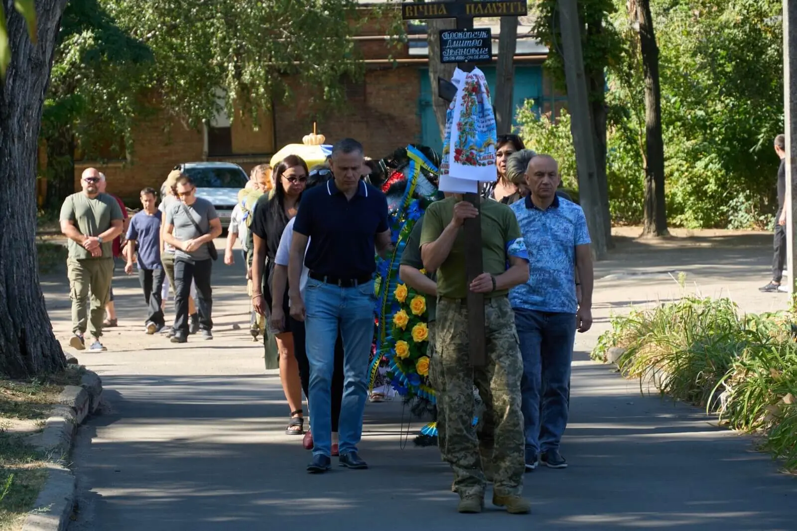 Без батька залишилось троє дітей: у Нікополі провели в останню путь військового