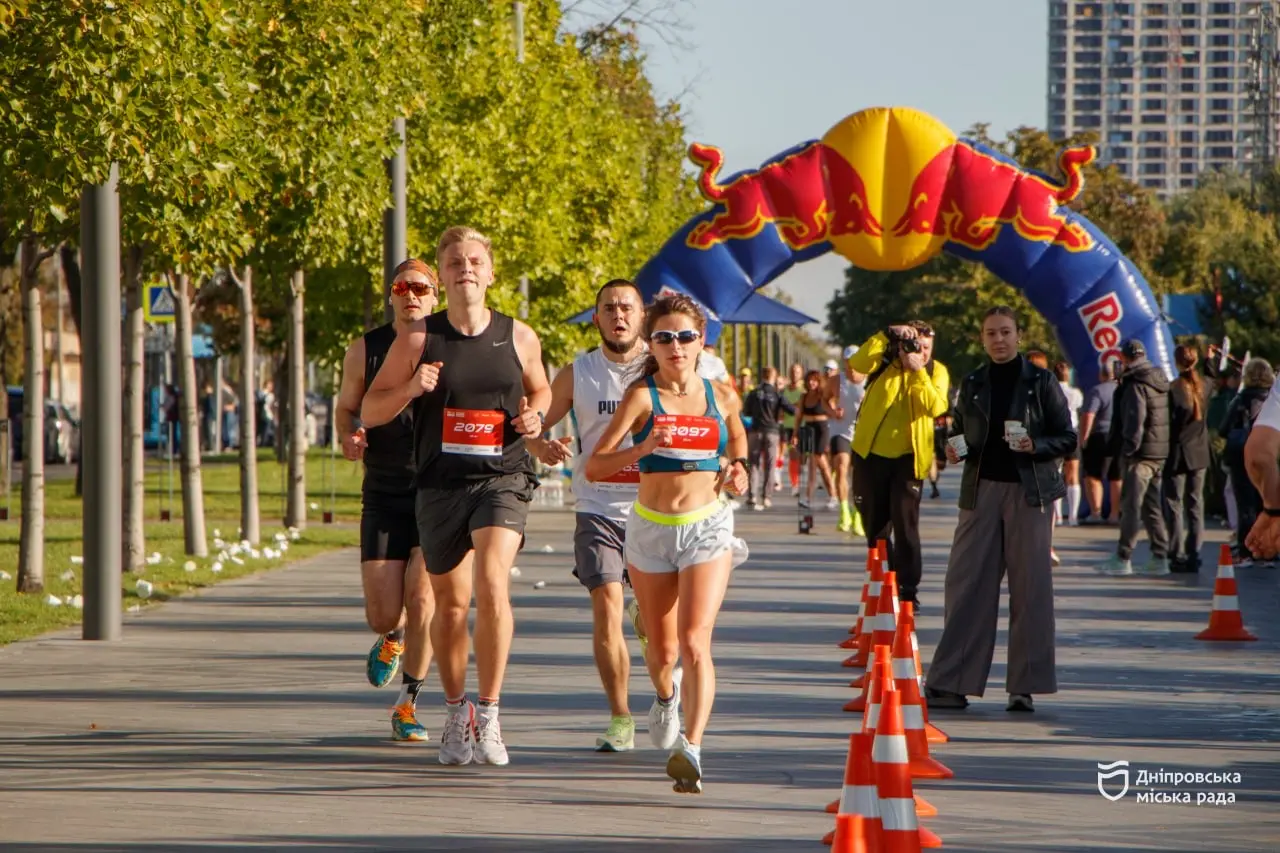 У Дніпрі відбувся Dnipro Marathon 2025: на старт вийшли майже пів тисячі учасників