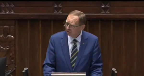 Польський депутат порівняв гасло «Слава Україні» з нацистським вітанням