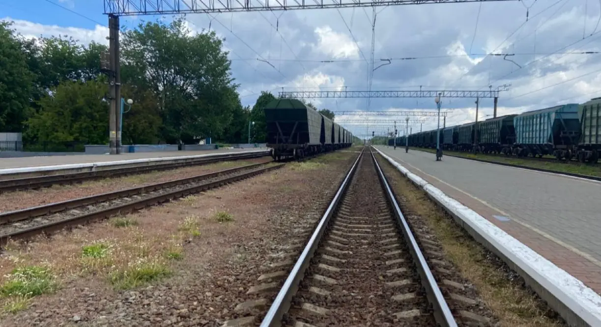 Причиною пошкодження залізниці на Київщині стала детонація боєприпасів