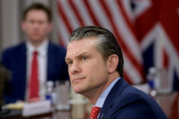 США змінюють курс щодо України: Гегсет заявив про ключову про роль Трампа у мирних переговорах