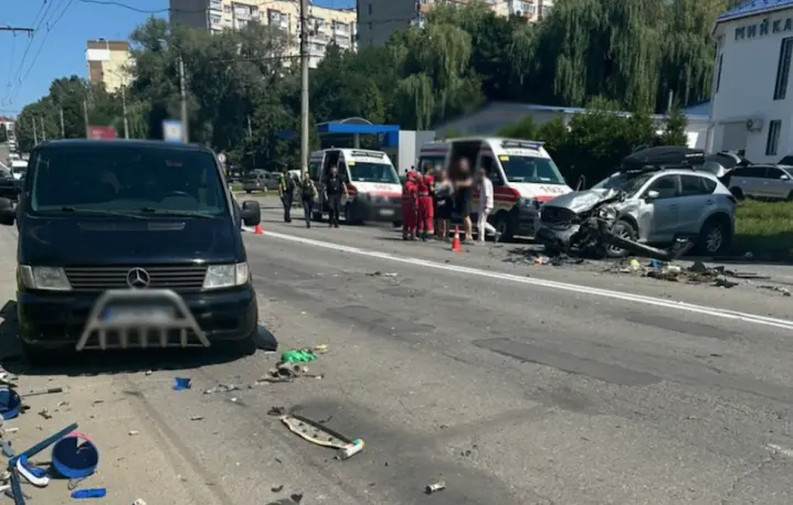 У Чернівцях в ДТП на Героїв Майдану зазнав травм пасажир однієї з автівок