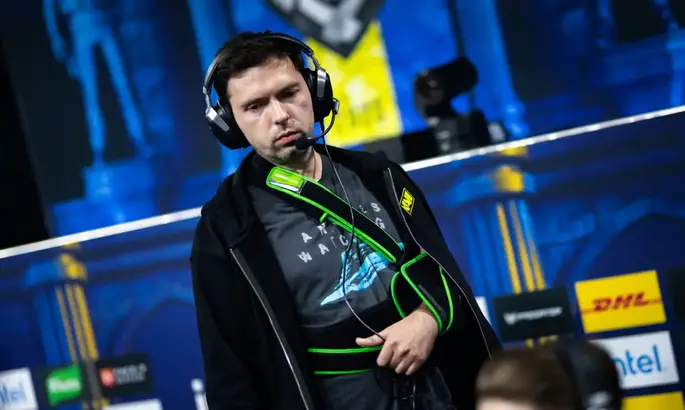 Коуч NAVI: Перед матчем с FaZe сломал ключицу