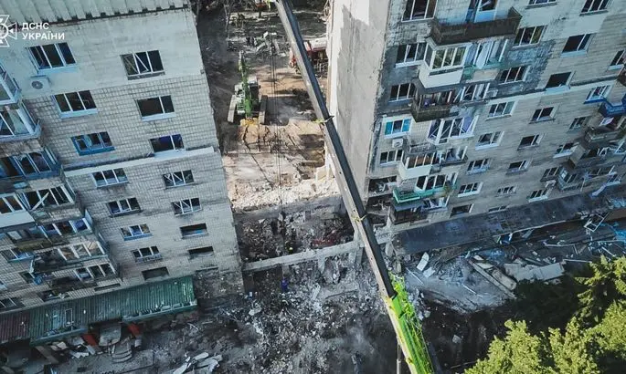 Российский удар по Киеву: из-под завалов достали 12 погибших, в общем жертв уже 28. ФОТО