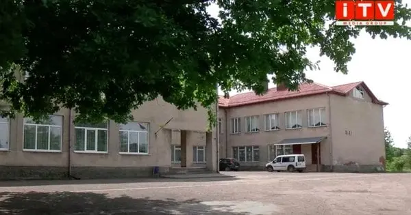 На Рівненщині між учителькою та шестикласницею виник конфлікт через телефон