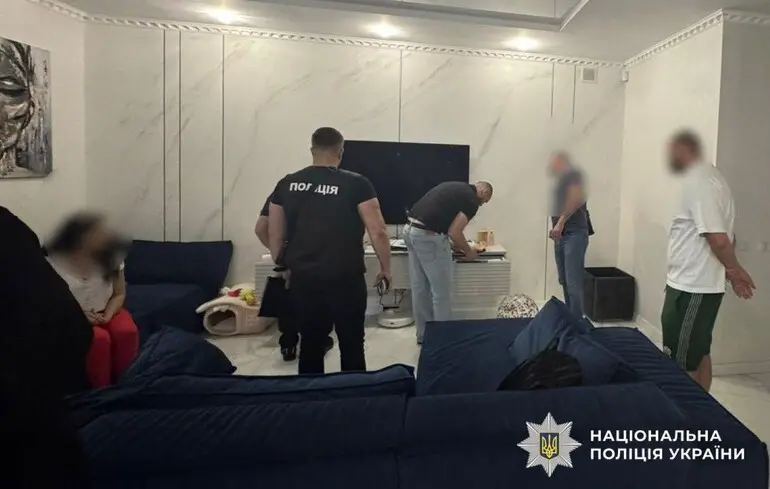 Справа Назарія Гусакова: під час обшуків поліція затримала його довірену особу