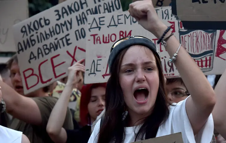 «Вова, ти як Вітя»: чи спинила протестні акції готовність Зеленського ввімкнути задню щодо НАБУ та САП